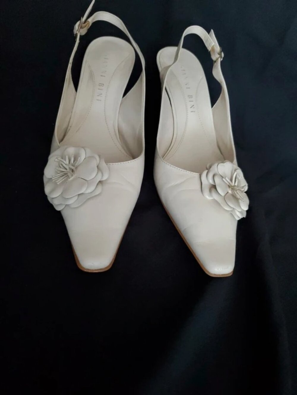 Gianni Bini white slingback kitten heels size 6 12m used